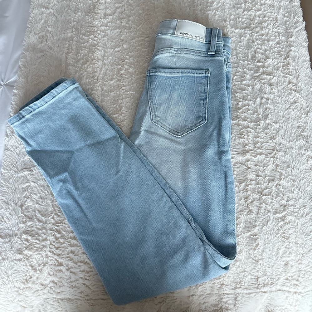 Kendall & Kylie The Icon High Rise Straight Jean Light Wash Size 1/25
